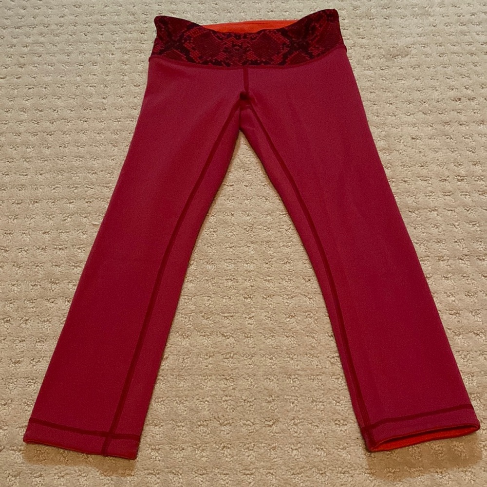 Lululemon reversible wunder under crop leggings size 4,